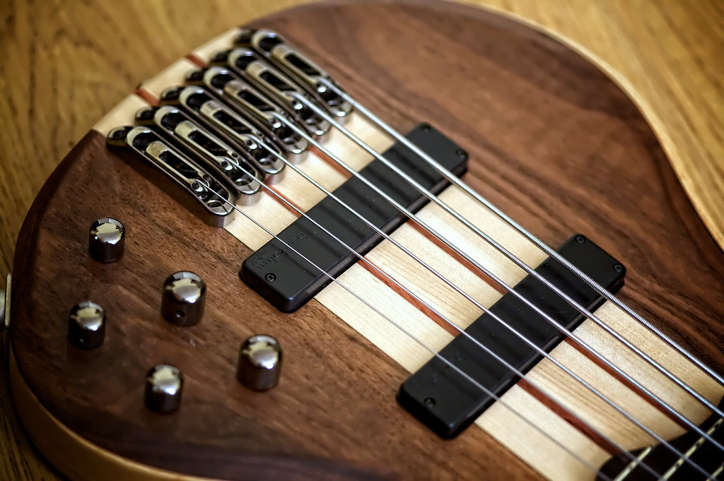 How To Choose The Right Strings For Your 6 String Bass